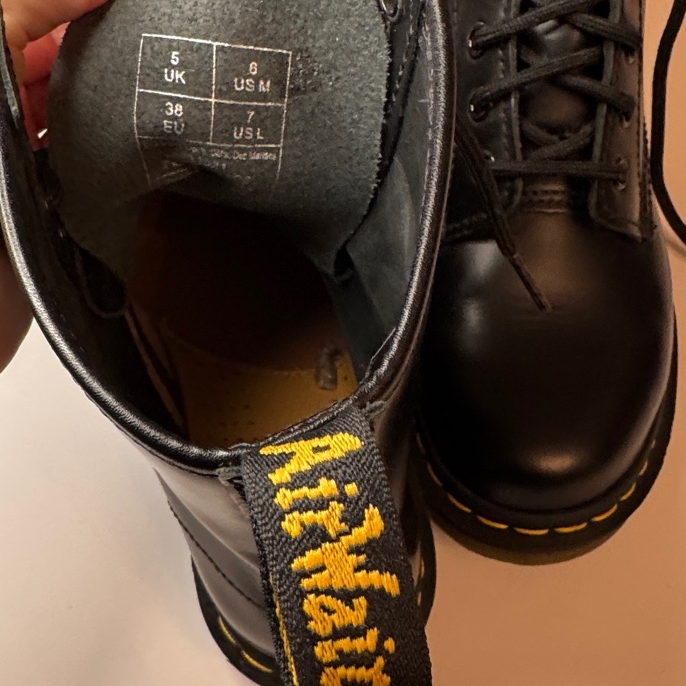 Dr. Martens 1460 Black Smooth Leather Boots Women’s 7 Minimal Wear - Picture 2 of 5